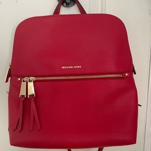 MICHAEL KORS Medium Pebbled Slim Backpack